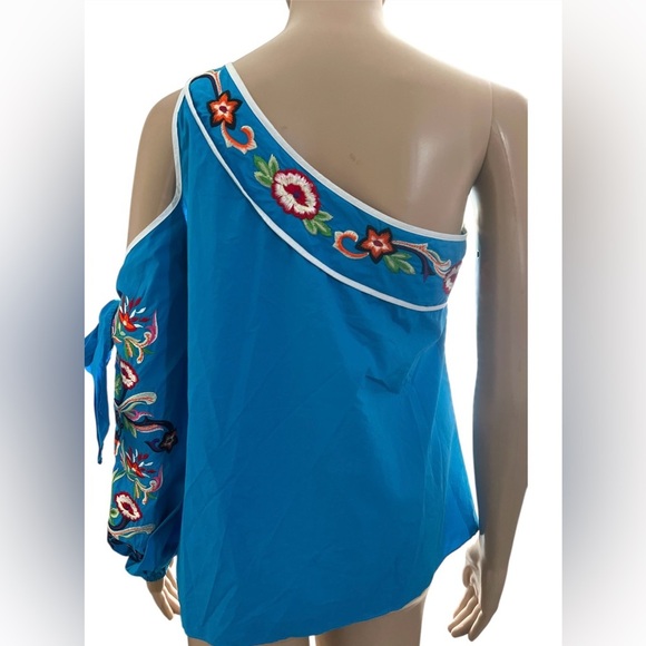 Machine-embroidered blouse, a flirty and youthful style in vibrant blue - Picture 3 of 6